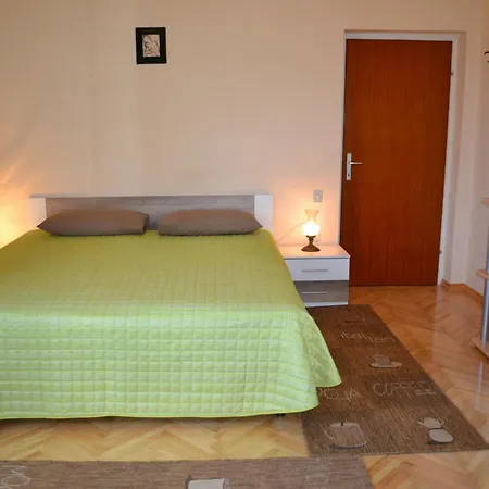 Minak Guest house *